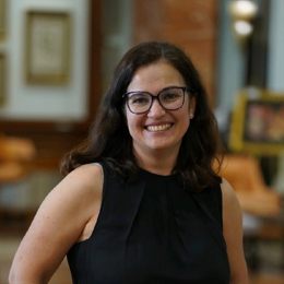 周三（2 月 26 日）纽约尾盘，ICE 原糖期货下跌 3.64%，ICE 白糖期货下跌 1.60%，ICE 阿拉比卡咖啡期货下跌 0.33%，咖啡“C”期货下跌 0.52%，罗布斯塔咖啡期货小幅上涨 0.04%；纽约可可期货上涨 4.42%至 9194 美元/吨，伦敦可可期货上涨 4.41%，ICE 棉花期货下跌 0.71%。