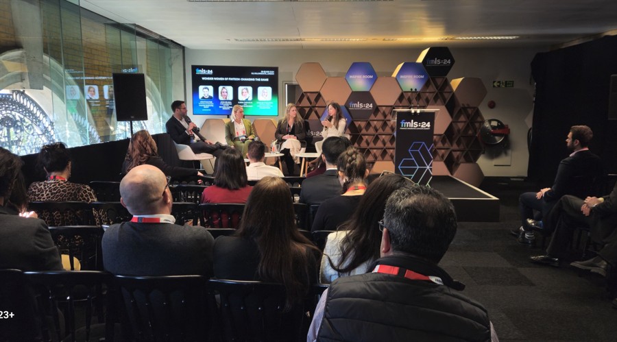 自 12 月中旬以来美国两年期/五年期国债收益率曲线首次出现倒挂。