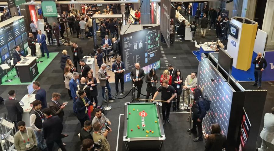 纳斯达克指数现已突破19100.00大关,最新报19099.84,日内涨幅达到0.39%