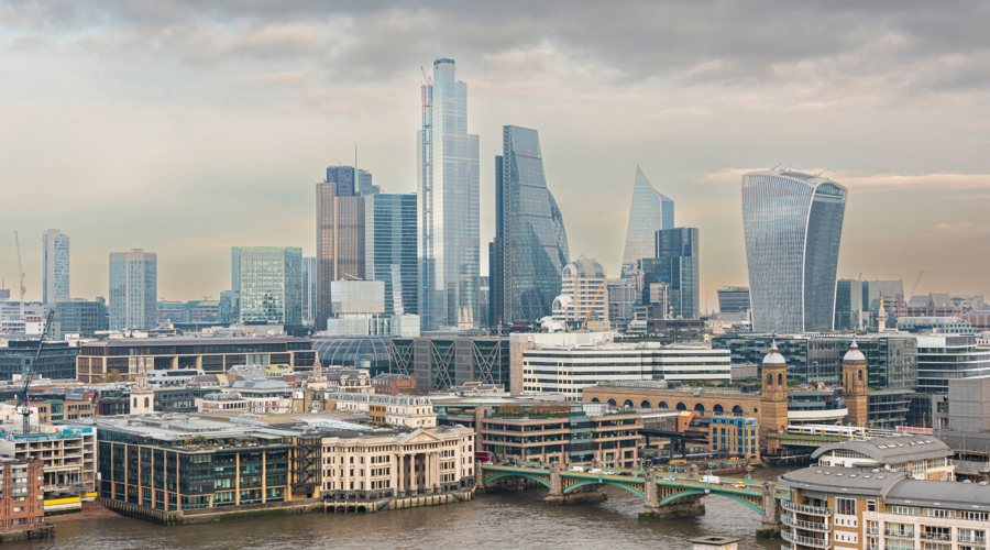 英国截至1月的三个月平均每周薪资所得同比增长5.9%